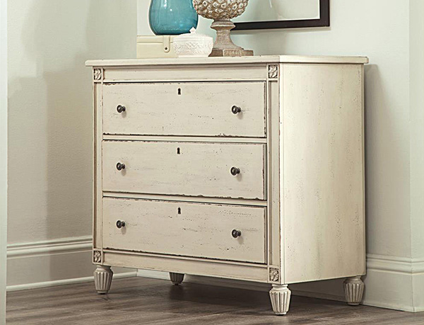 10264 Huntleigh Collection Bachelor Chest